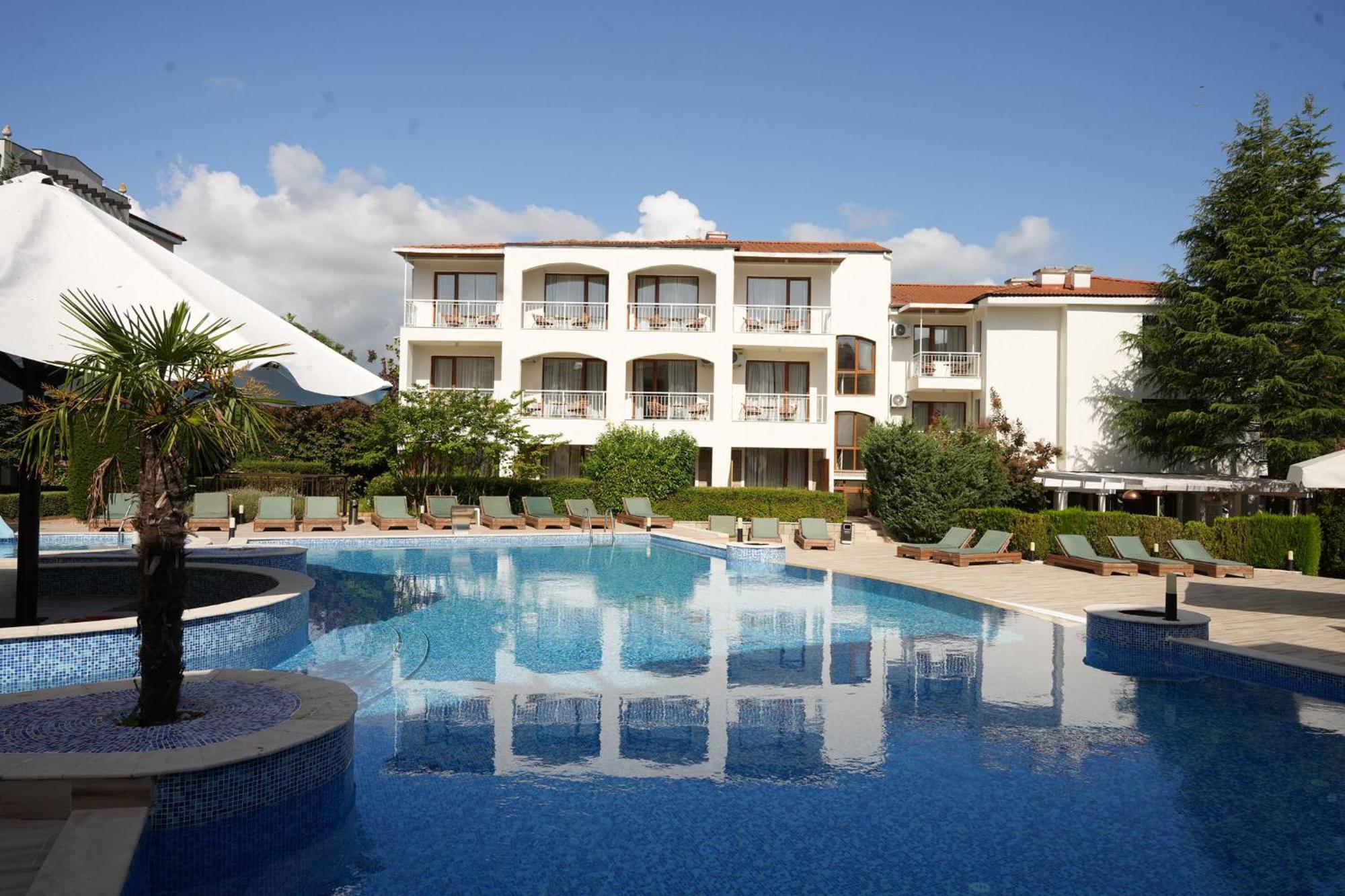 Paradise Bay Hotel Sozopol Exterior photo