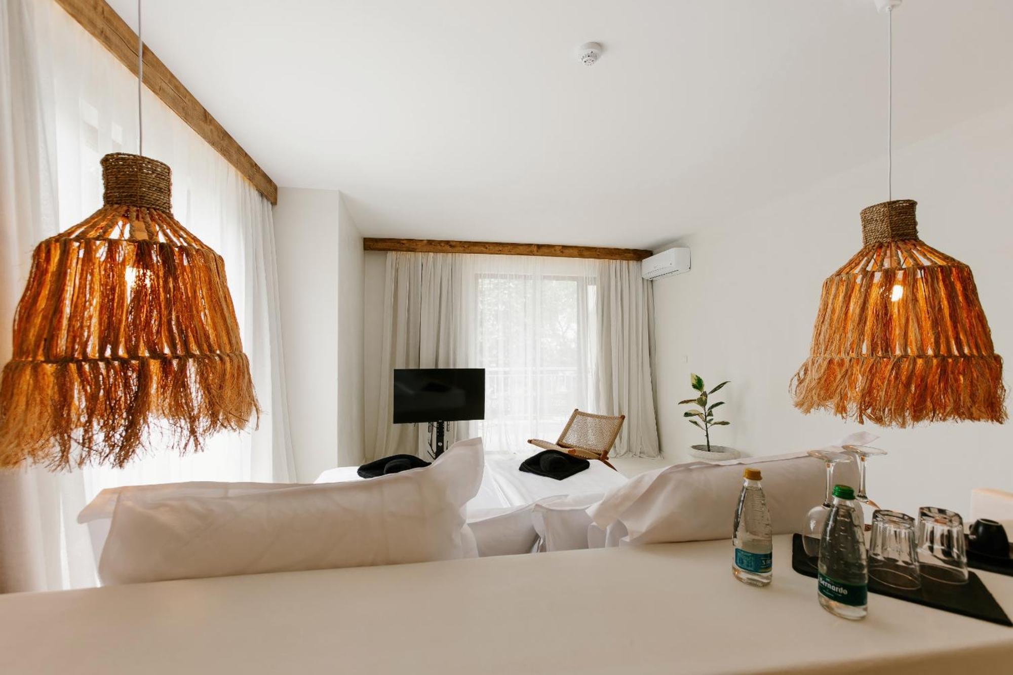 Paradise Bay Hotel Sozopol Exterior photo